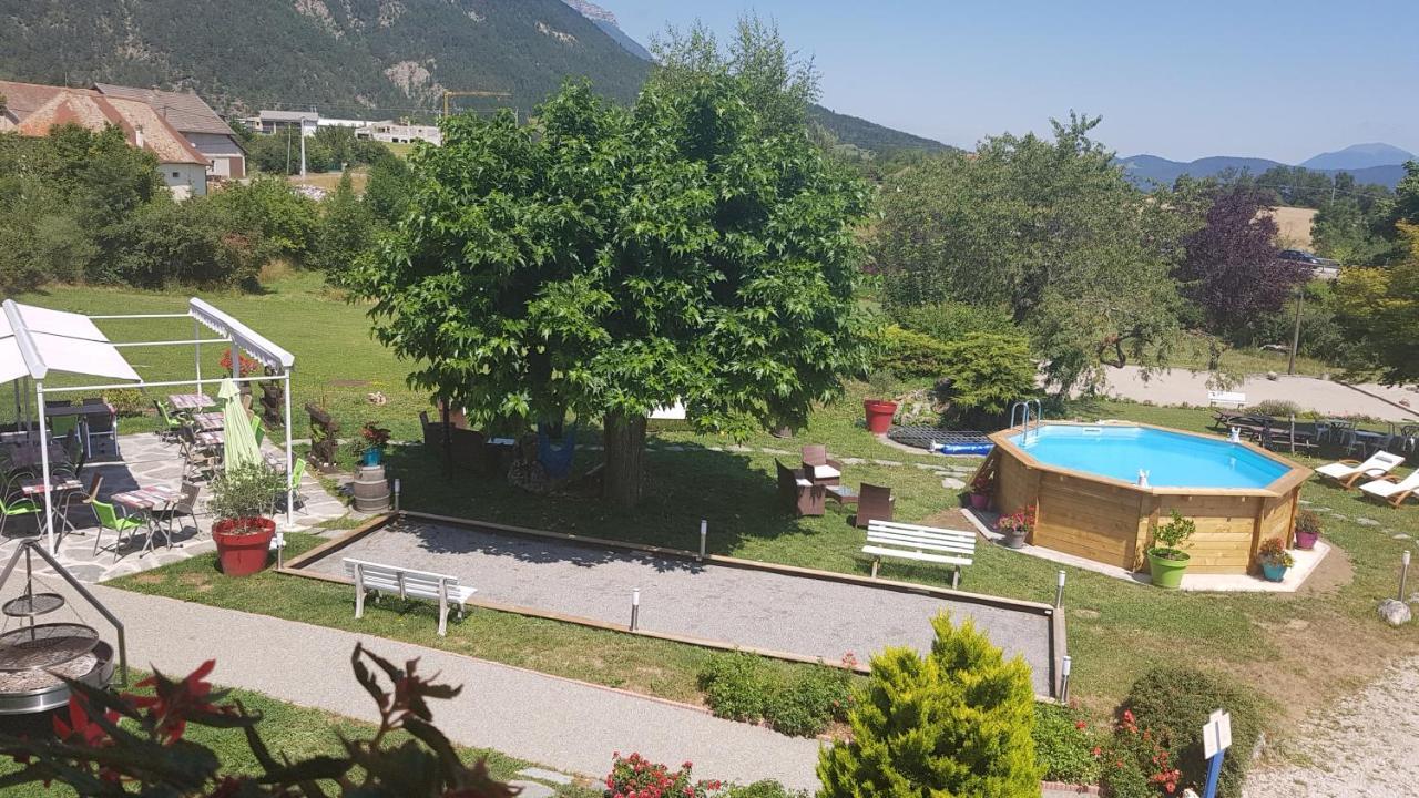 Hotel Restaurant Le Traineau Clelles Kültér fotó